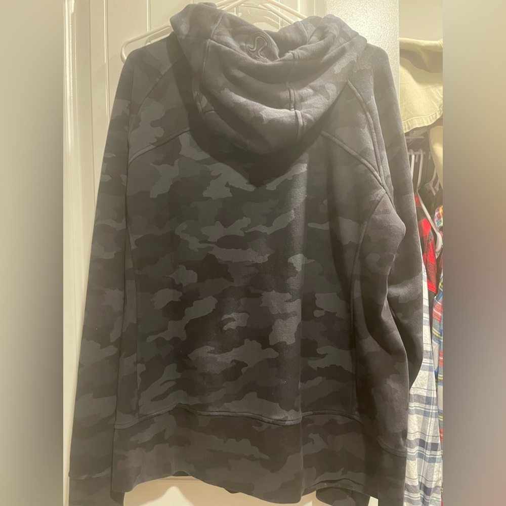 Lululemon full zip scuba in dark Camo print